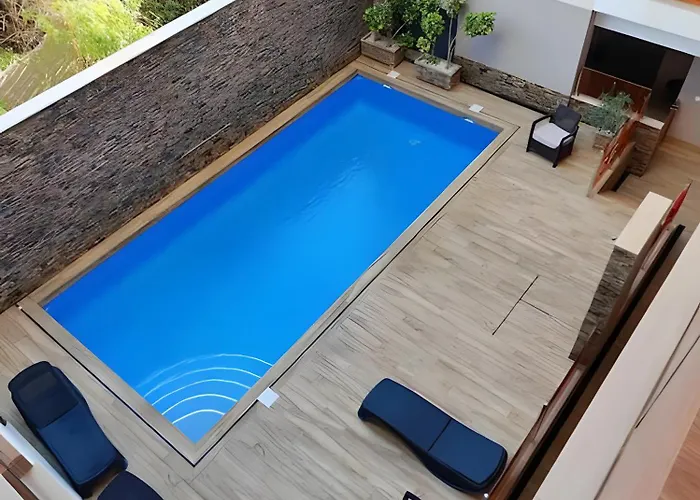 Mit Pool 50m Apartment